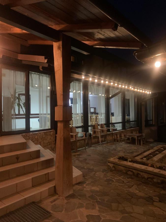 No Comment Rustic Hotel Curtea De Arges Ngoại thất bức ảnh