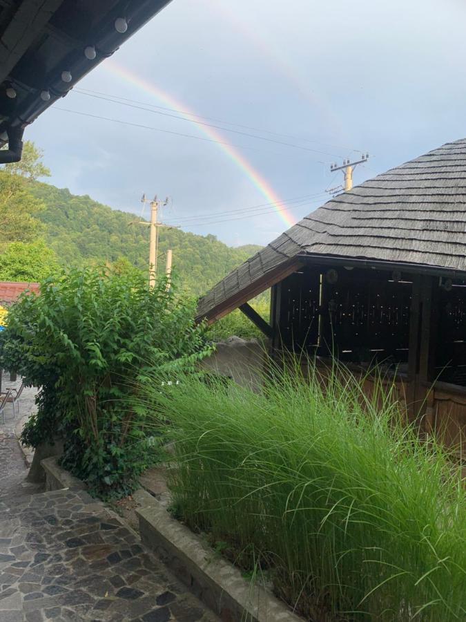 No Comment Rustic Hotel Curtea De Arges Ngoại thất bức ảnh