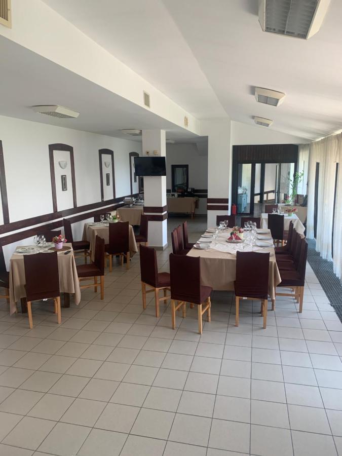No Comment Rustic Hotel Curtea De Arges Ngoại thất bức ảnh