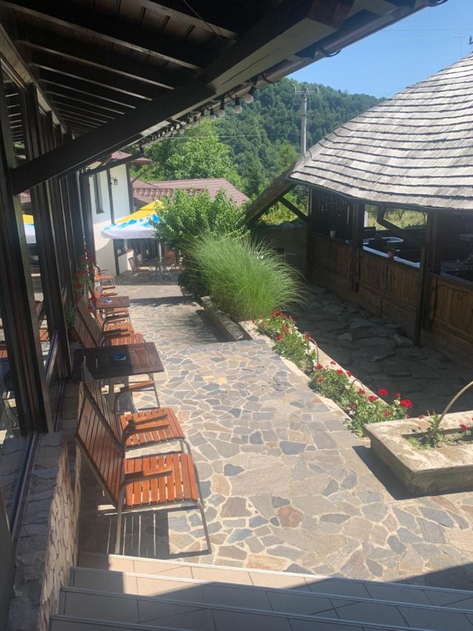 No Comment Rustic Hotel Curtea De Arges Ngoại thất bức ảnh