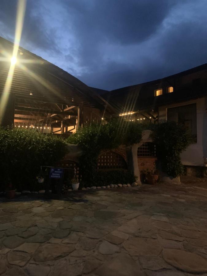 No Comment Rustic Hotel Curtea De Arges Ngoại thất bức ảnh