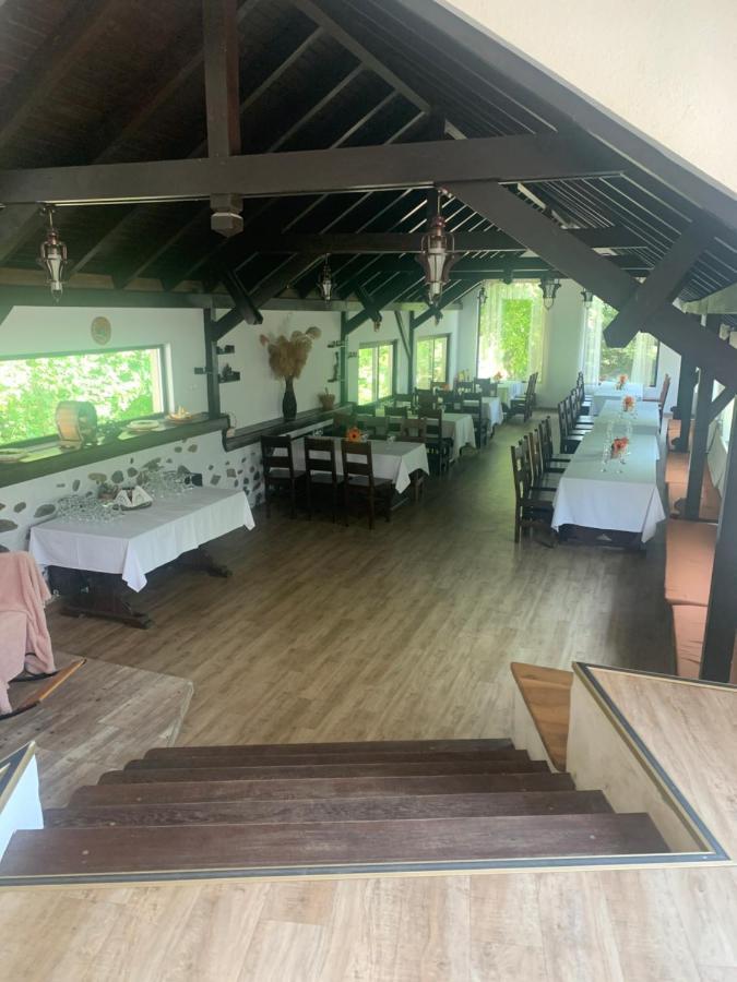 No Comment Rustic Hotel Curtea De Arges Ngoại thất bức ảnh